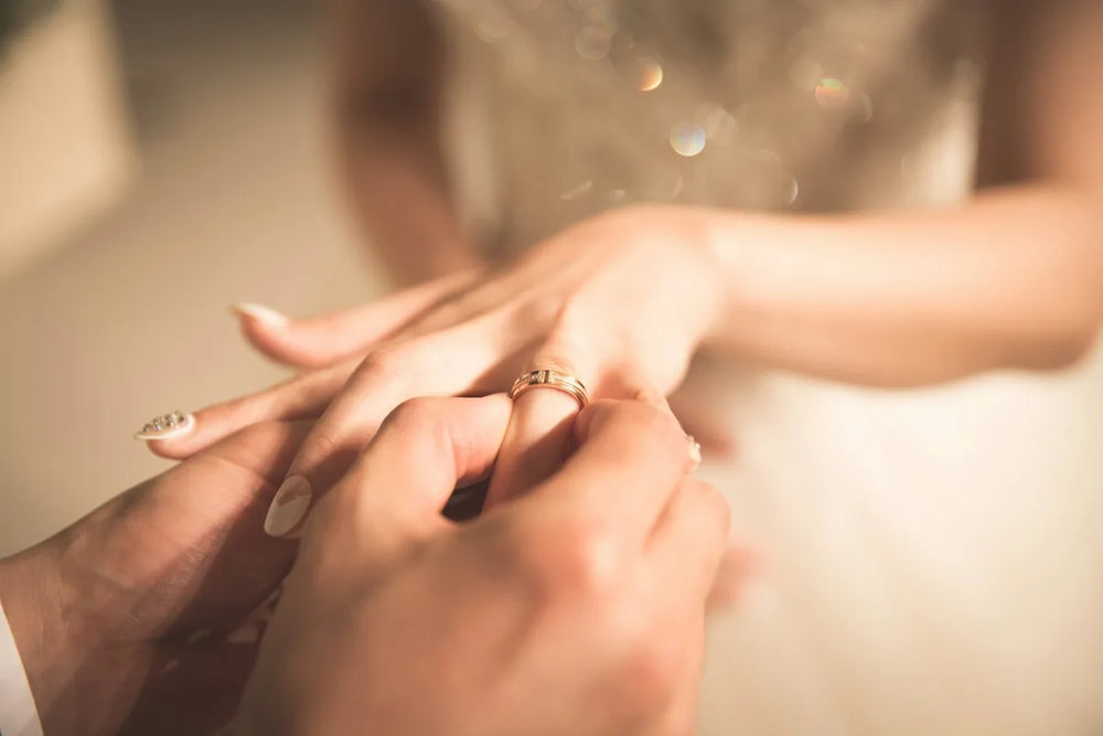 What Hand Does a Wedding Ring Go On? Engagement Rings by Country