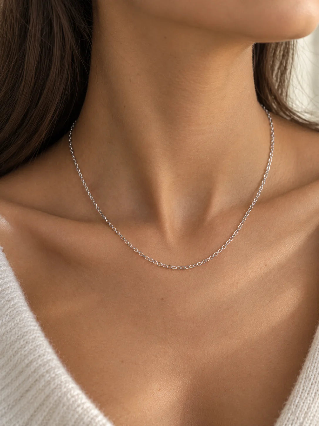 18K white gold chain for women worn on the collarbone